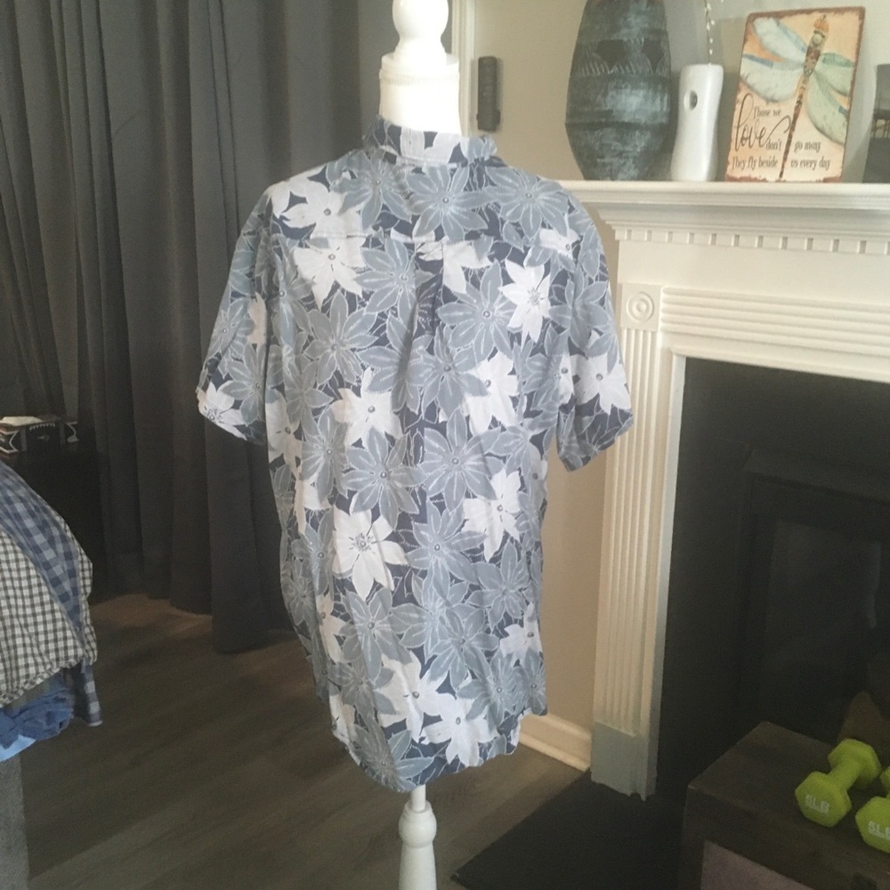 Eddie Bauer Blue and White Floral Short-Sleeve Button-Down Shirt